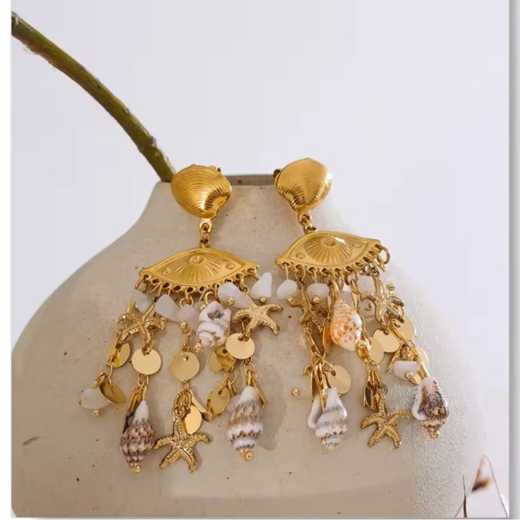 Gold Shell & Pearl Dangle Earrings – Baroque Ocean-Inspired Statement Jewelry - Picture 4 of 10